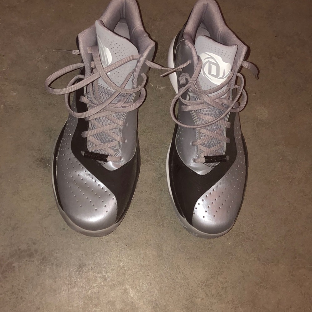 derrick rose tennis shoes